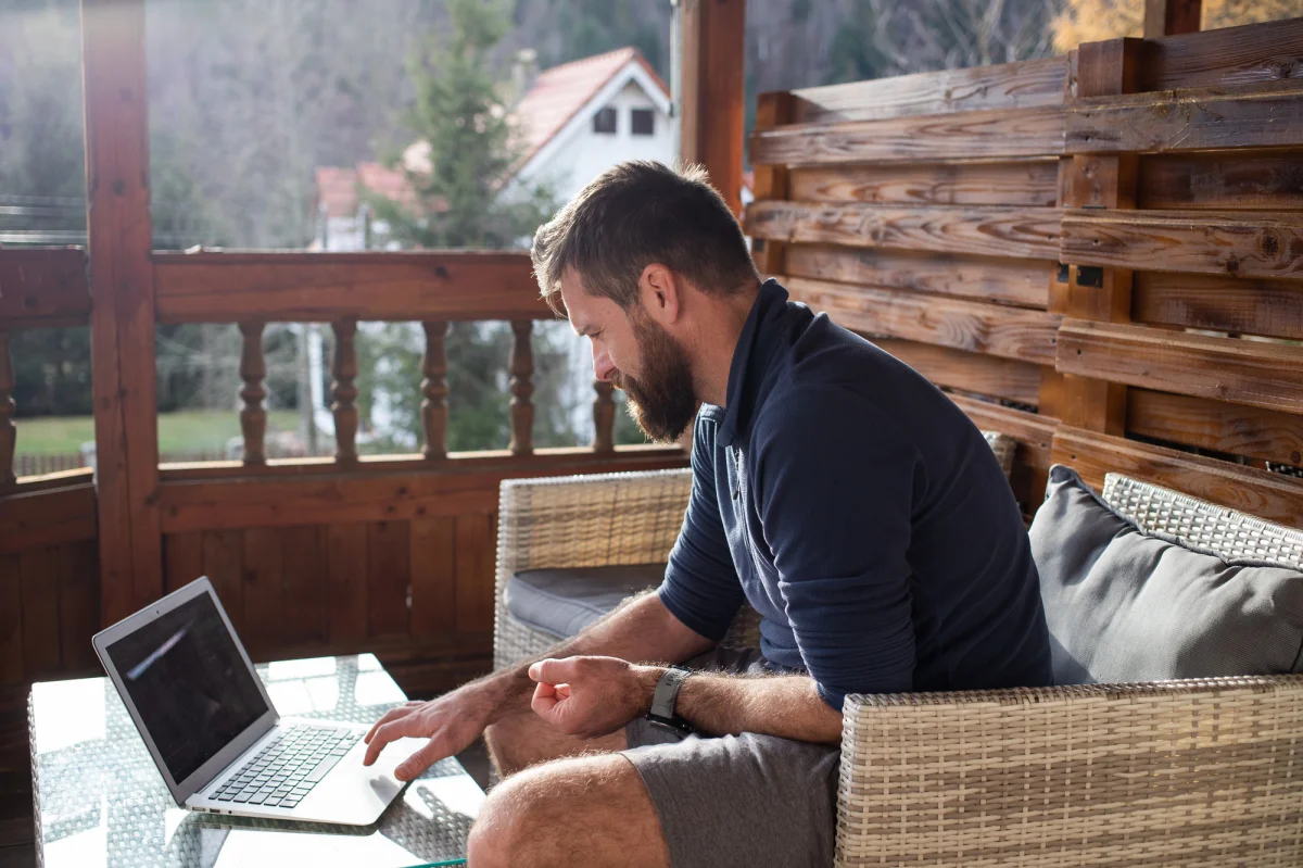 Homeoffice na chatě / Foto: Depositphotos